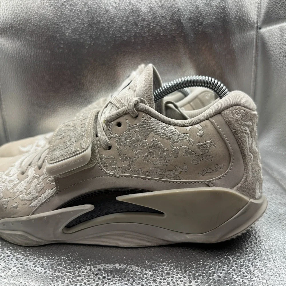 Size 9.5 Nike Jordan Zion 3 M.U.D. SE Williamson Light Bone Mens Shoe FN1714-040